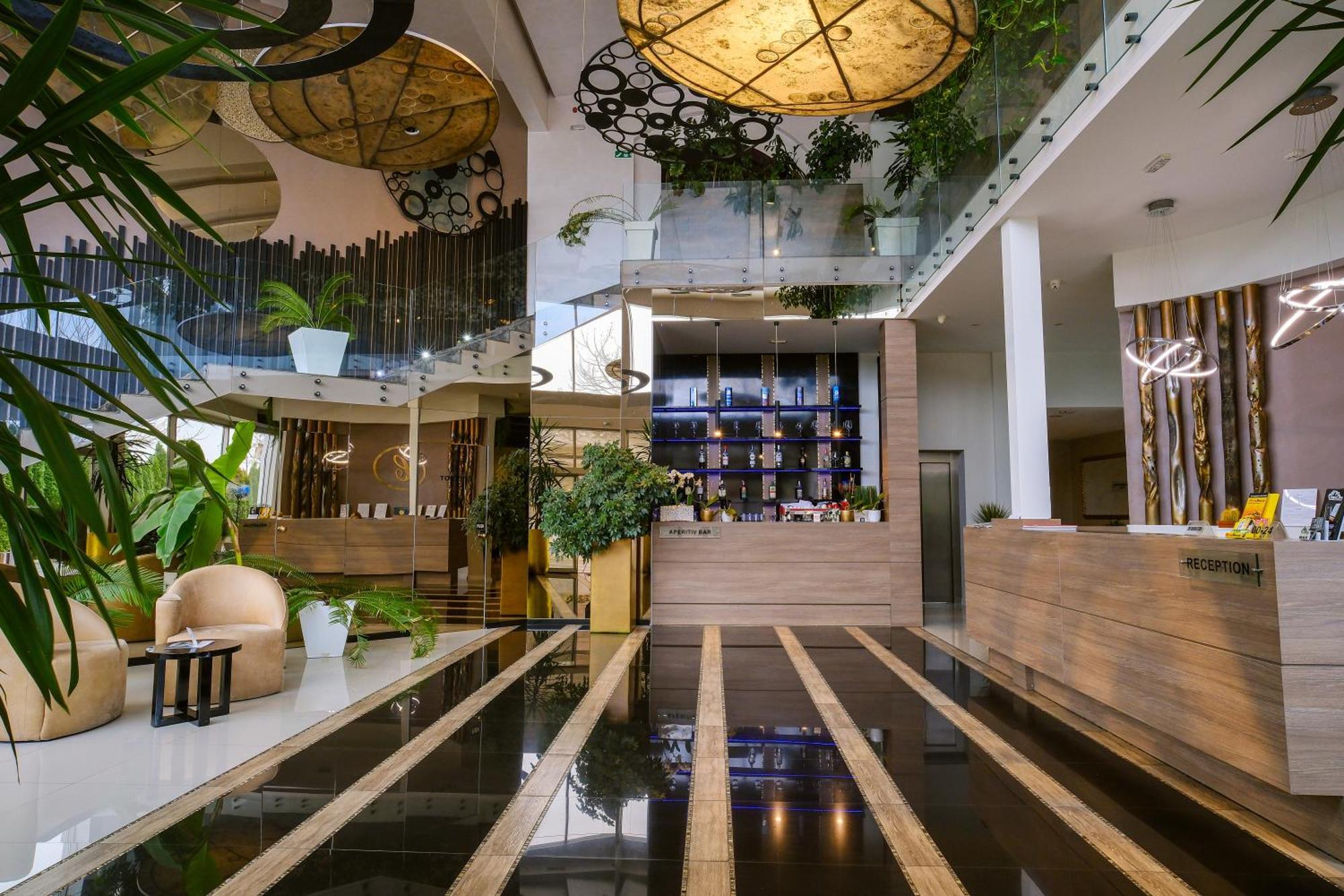 Hotel Crystal Light Ni المظهر الخارجي الصورة