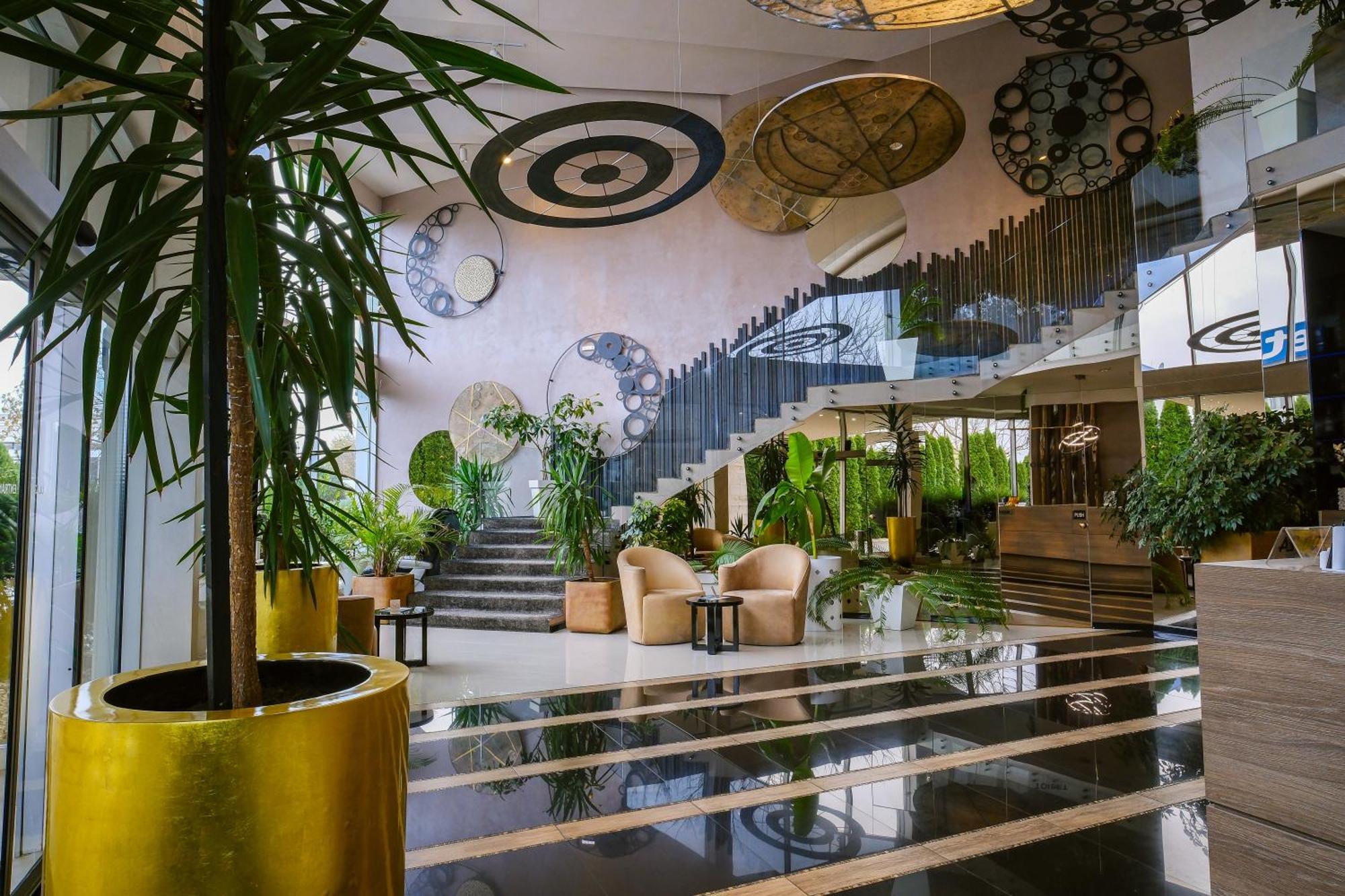 Hotel Crystal Light Ni المظهر الخارجي الصورة