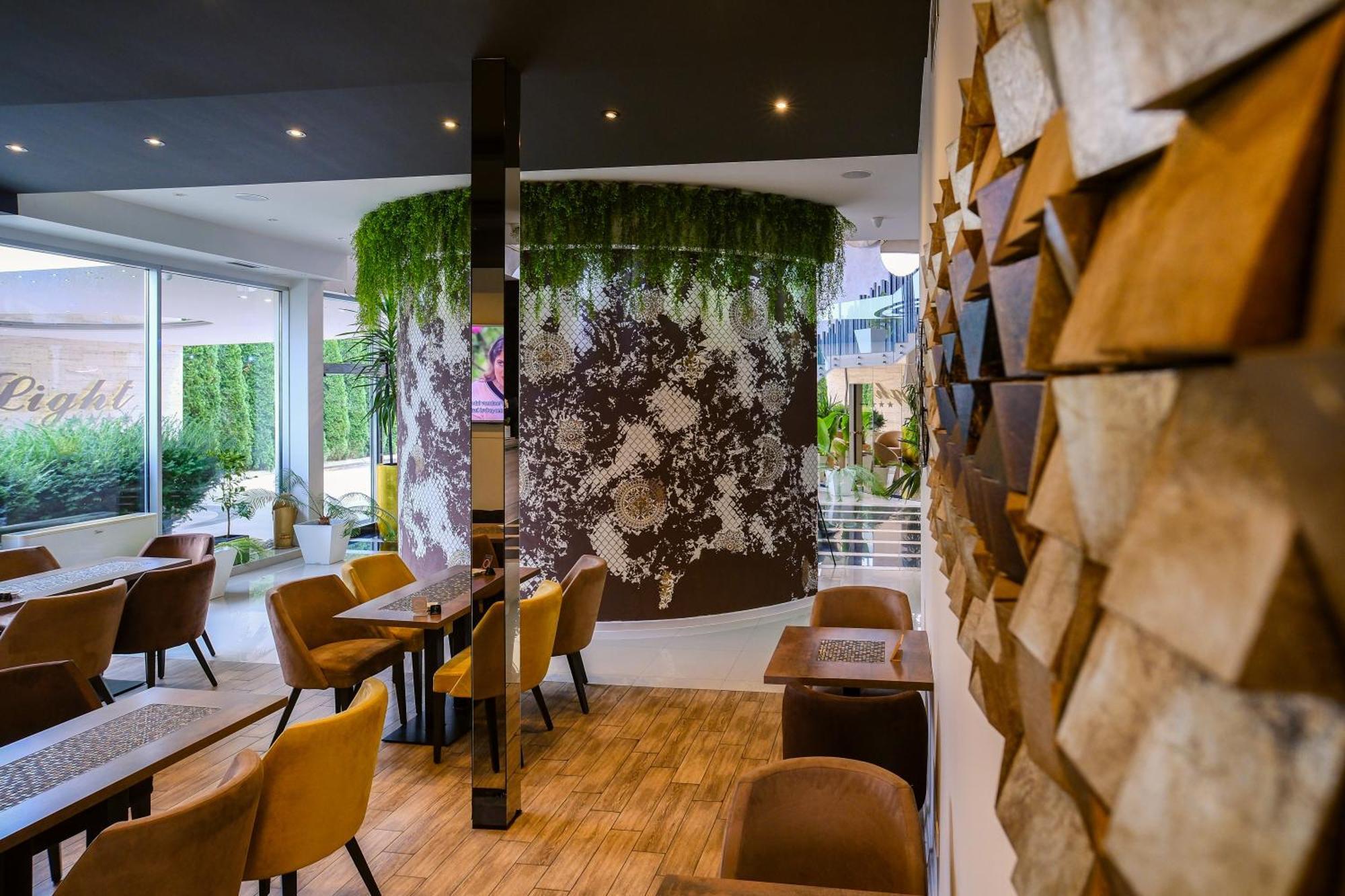 Hotel Crystal Light Ni المظهر الخارجي الصورة